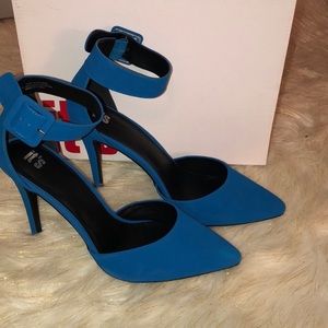 Turquoise pointed toe pumps